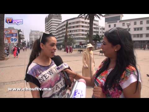 المارة محتارين في أمر البطيخة