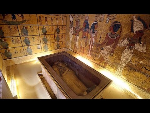 فيديو علماء آثار يتوقعون الكشف عن مقبرة نفرتيتي في مصر